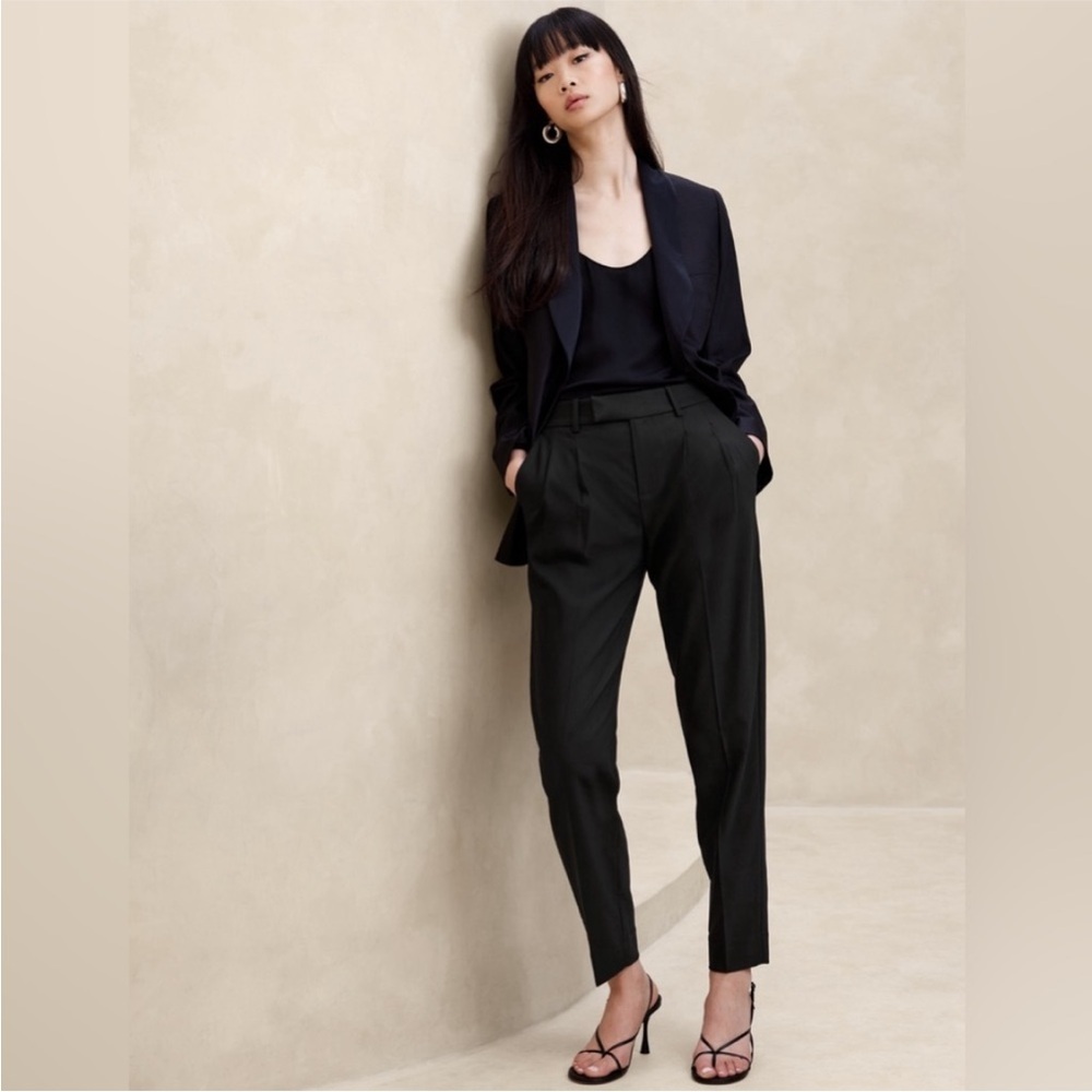 NEW! Banana Republic Black Barathea Italian Wool Tapered Pant - 882889 🖥️7️⃣